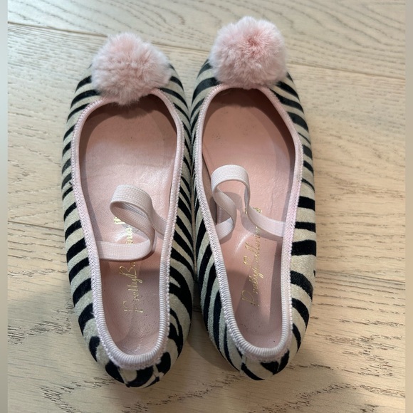 Pretty Ballerinas brand girls size 12 (UK size 29) leather flats - Picture 2 of 3